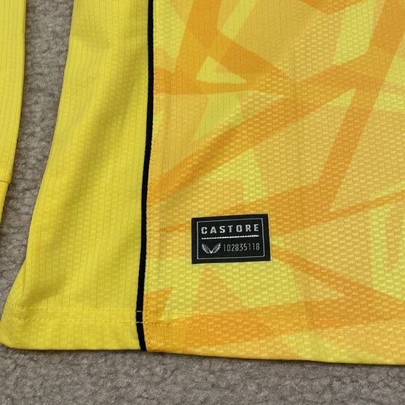 Castore Wolves Men's Pro Third Goalkeeper jersey Long Sleeve size L NWT - Picture 4 of 7